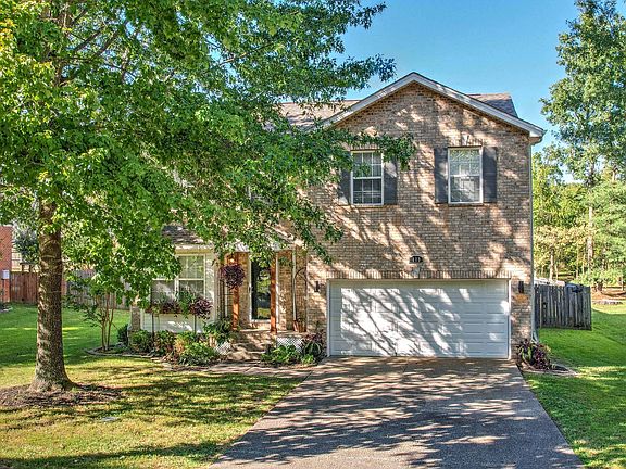 3rd image of 113 Holly Ln