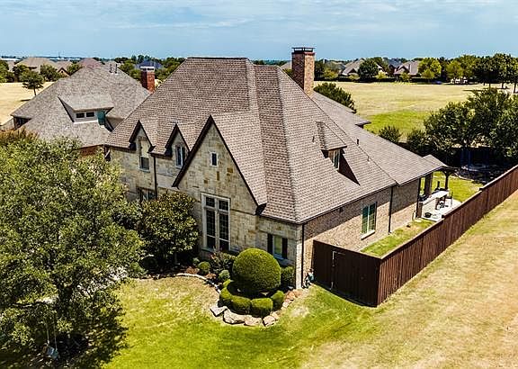 4th image of 2129 Surrey Ln