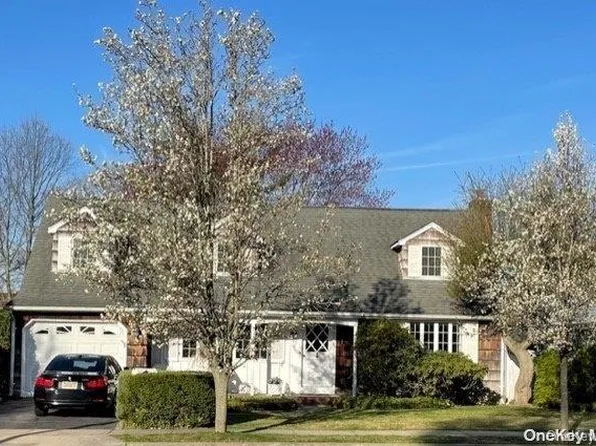 66 Timothy Lane, East Norwich, NY 11732