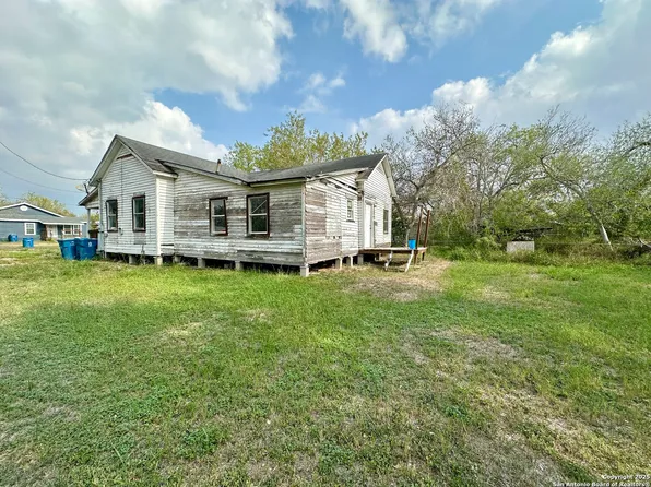 505 W Sylvia, Beeville, TX 78102