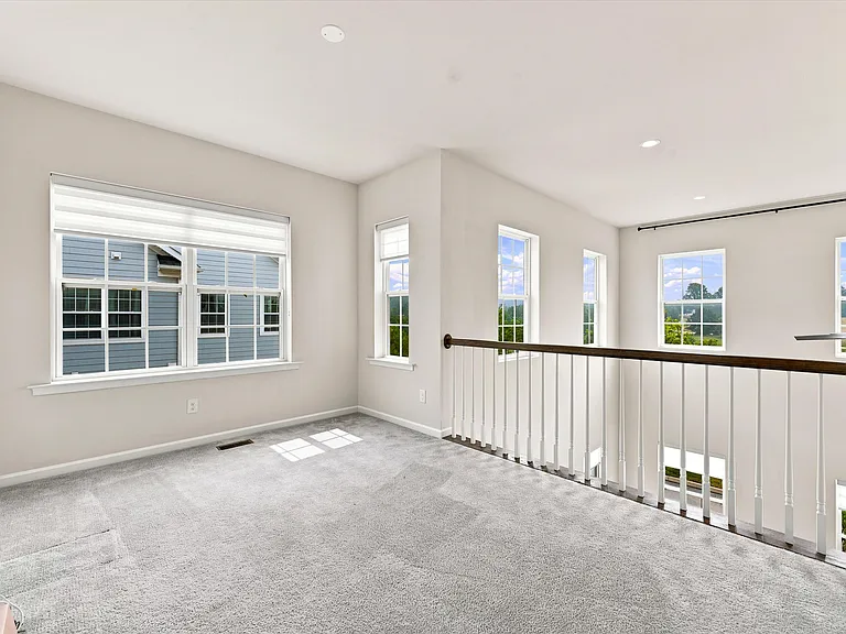 160 Shilling Ave — Photo 14