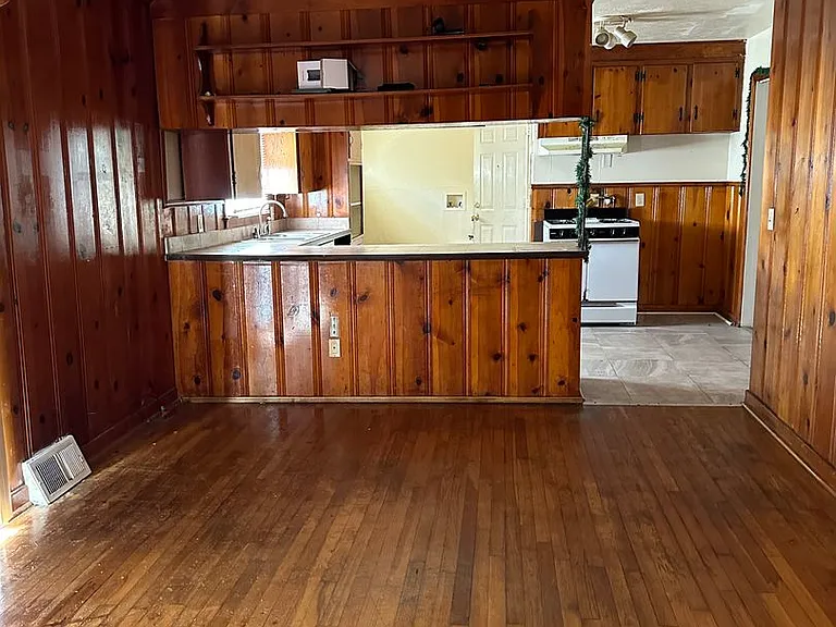 245 Shady Cir — Photo 3