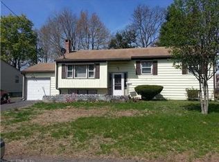 21 Banfield Ln, Bloomfield, CT 06002
