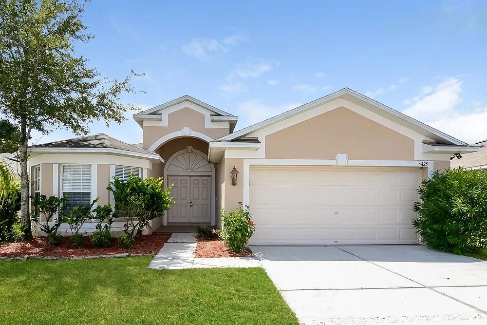 3 bed, 2.0 bath, 1690 sqft, $2,280 — Photo 1