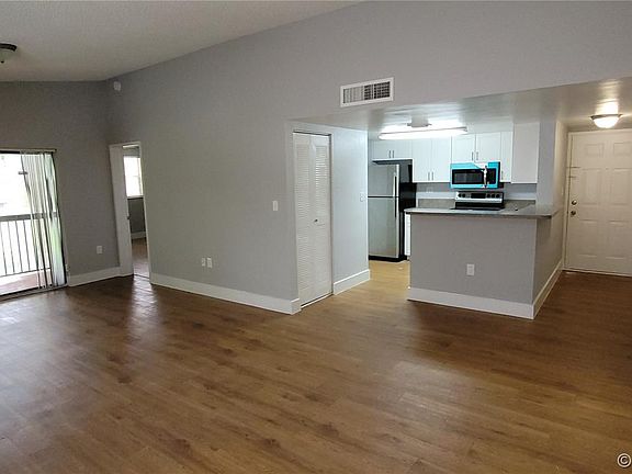 5th image of 9947 Nob Hill Ct #9947