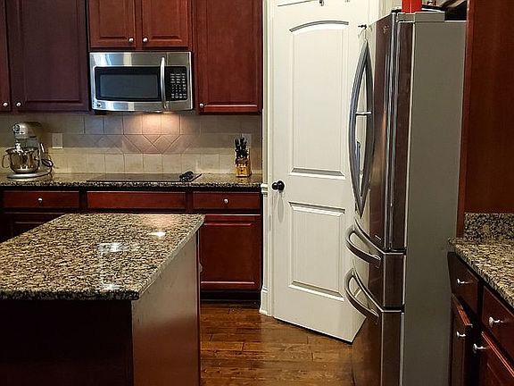 3rd image of 140 Telfair Ln