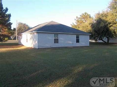 3rd image of 839 Arlington Cir