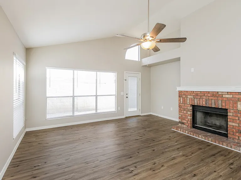 1164 N Naples Dr — Photo 4