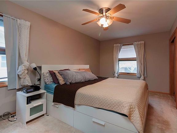 3rd image of 696 Newcastle Dr