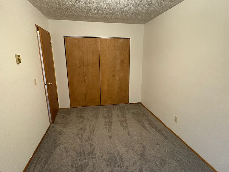1415 S. Hawthorne Dr. Apartments — Photo 11