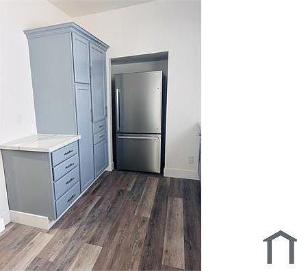 3rd image of 4041 1/2 W 21st St