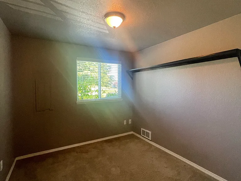 649 Bavarian Ln SE — Photo 9