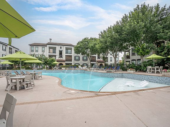 Serene Poolside Living at Amalfi at Tuscan Lakes