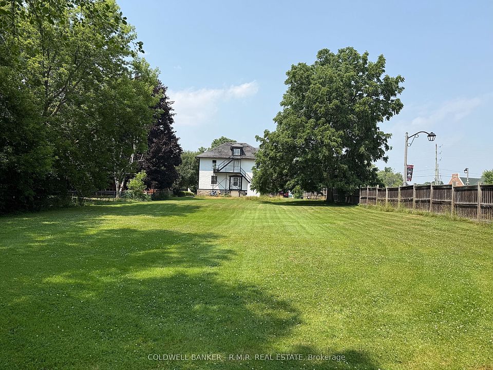 2nd image of 5 Vipond Rd W