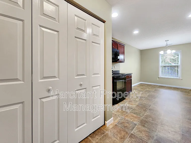 657 Chartwell Dr — Photo 13