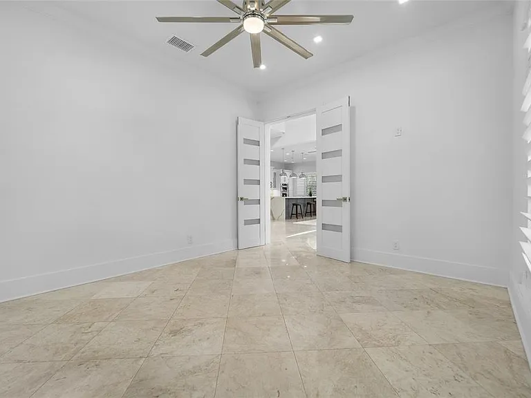 4802 W Beachway Dr — Photo 9