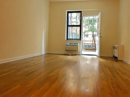 Rented by HOLTON REAL ESTATE INC. | media 18