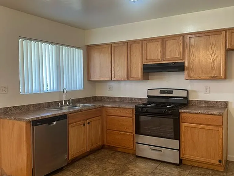 708 Arvin St — Photo 3