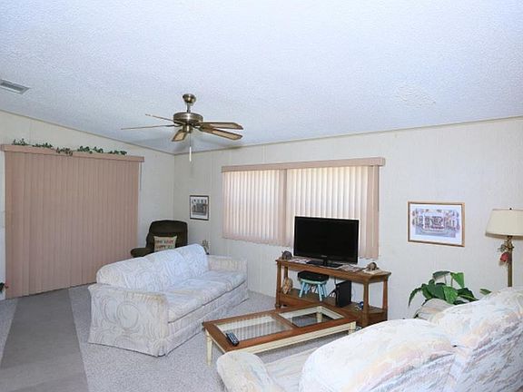 3rd image of 926 Jacaranda Dr