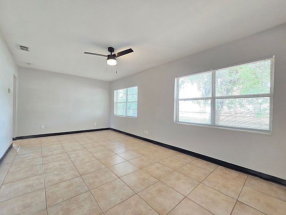4th image of 824 N Florence Ave