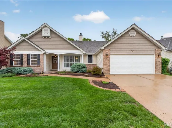 745 Charleston Oaks Dr, Ballwin, MO 63021