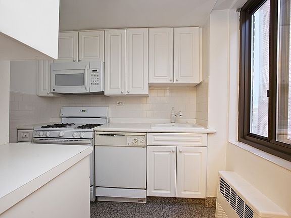 5th image of 420 E 64th St APT E12c