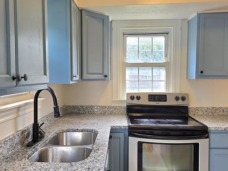3325 N Denny St — Photo 6