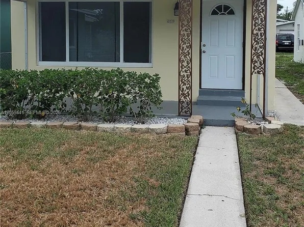 619 N D St, Lake Worth, FL 33460