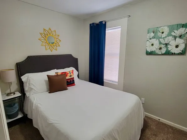 1023 W Woodlawn Ave, San Antonio, TX