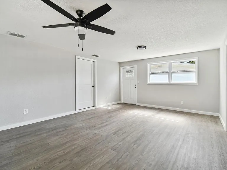 535 W Palmeden Dr — Photo 27