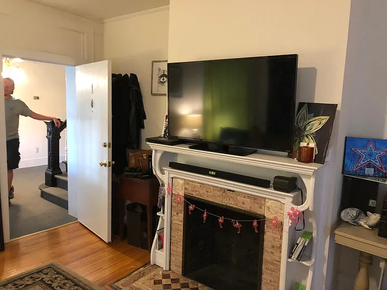 411 Walnut Ave SW #1 — Photo 3