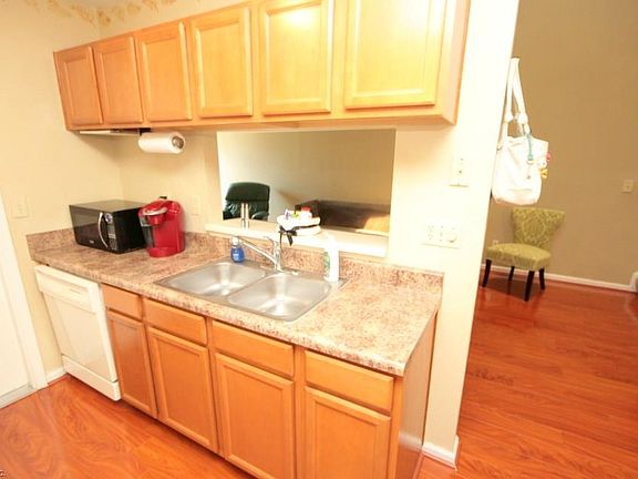 5th image of 1216 Corkwood Cir