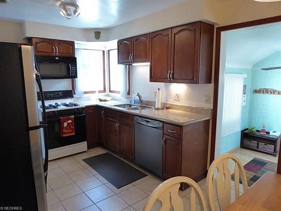 4th image of 28526 Gilchrist Dr