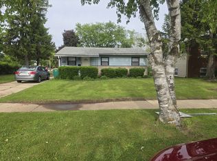 400 Bellarmine Dr W, Joliet, IL 60436