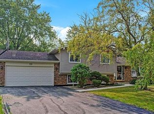 69 Orchard Ln, Lindenhurst, IL 60046