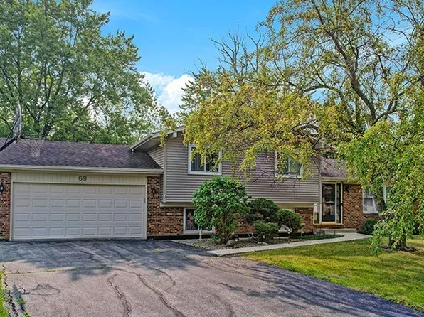 69 Orchard Ln, Lindenhurst, IL 60046