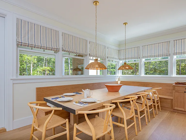 417 Edge Of Woods Rd — Photo 9
