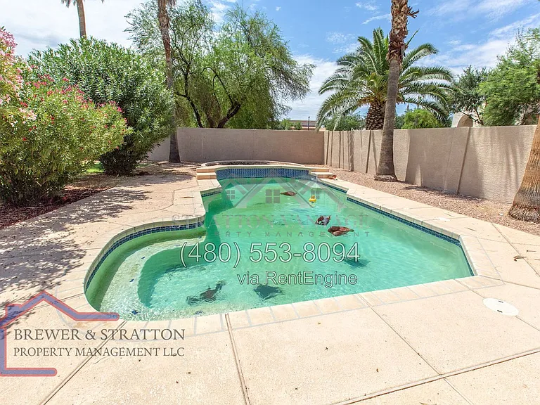 689 W Constitution Dr — Photo 50