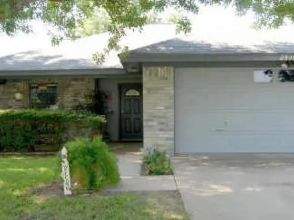 2509 Silvermeadow Ln, Corinth, TX 76210