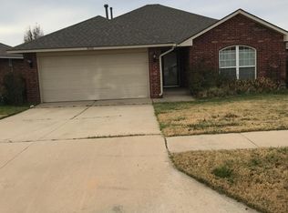 4005 Queens Dr, Moore, OK 73160