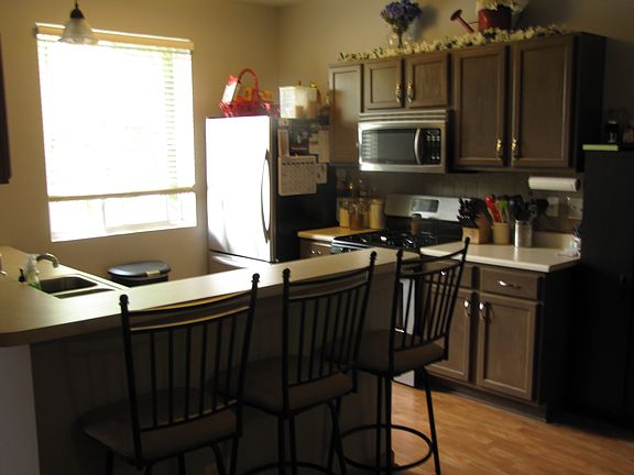 Kitchen w lots of cabinets