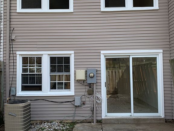 3rd image of 16556 Royal Ct