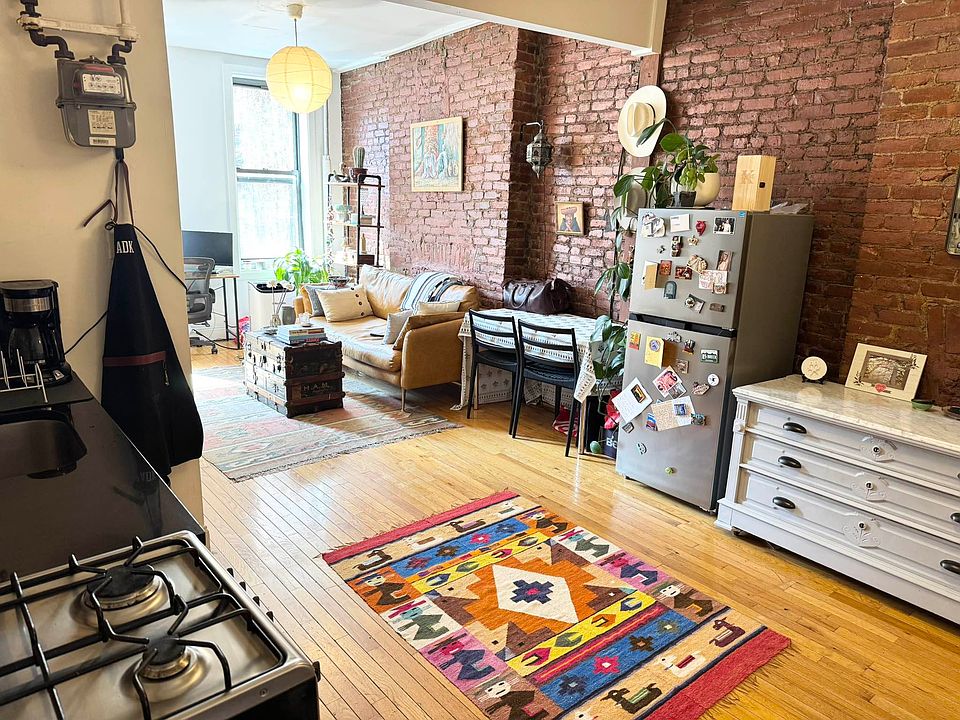 1st image of 195 Bedford Ave APT 2