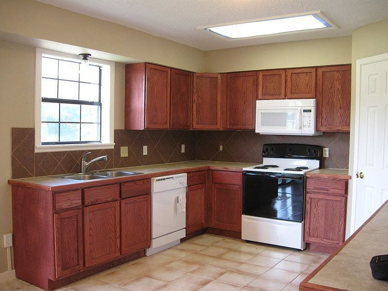1st image of 220 Lakeway Trl