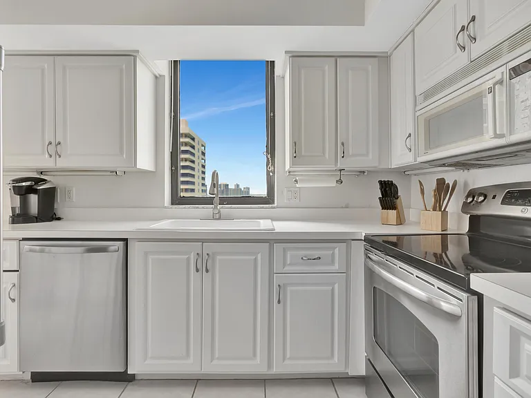 5380 N Ocean Dr #11A — Photo 13
