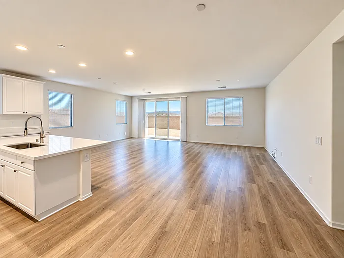 3 bed, 2.0 bath, 2080 sqft, $2,801 — Photo 4