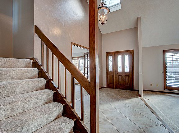 3rd image of 21W160 Shelley Dr