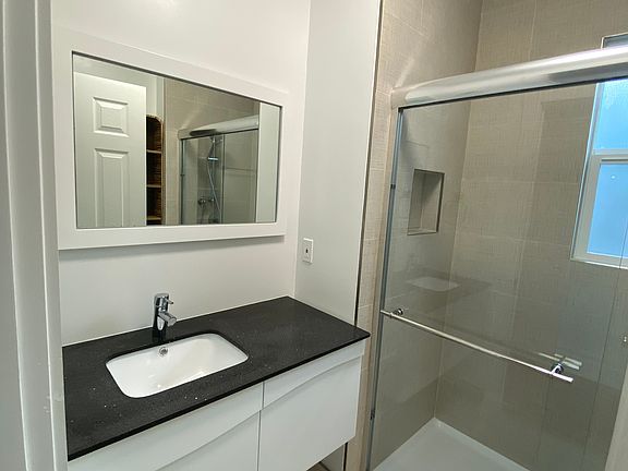3rd image of 1K Dawson Pl #K