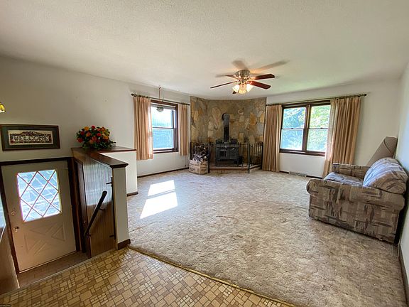 2nd image of 1946 Shady Acres Ln