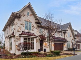 19 Willowcrest Dr, Oak Brook, IL 60523